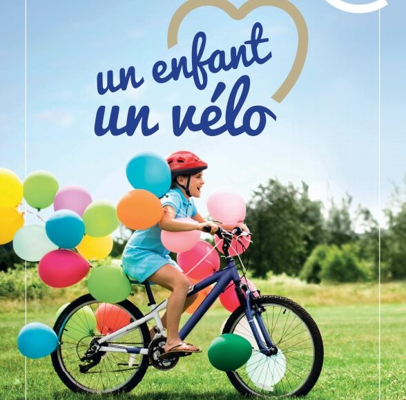 Un enfant un vélo
